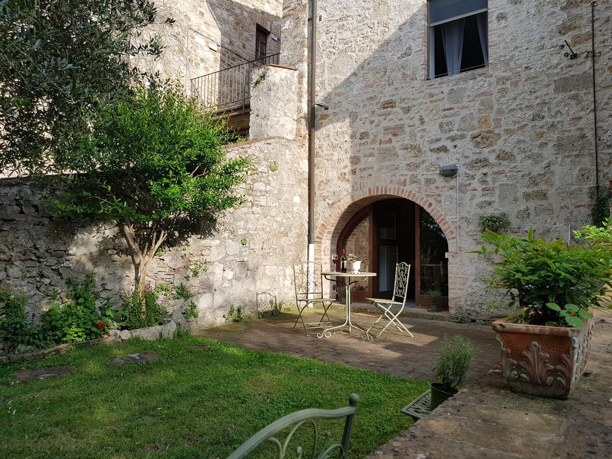 Guest House Il Giardino コッレ・ヴァル・デルザ エクステリア 写真