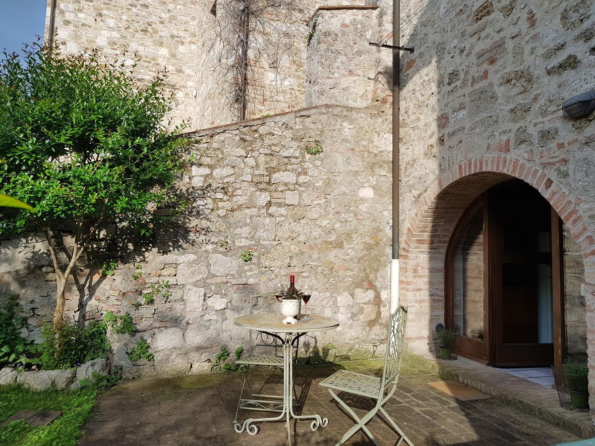 Guest House Il Giardino コッレ・ヴァル・デルザ エクステリア 写真