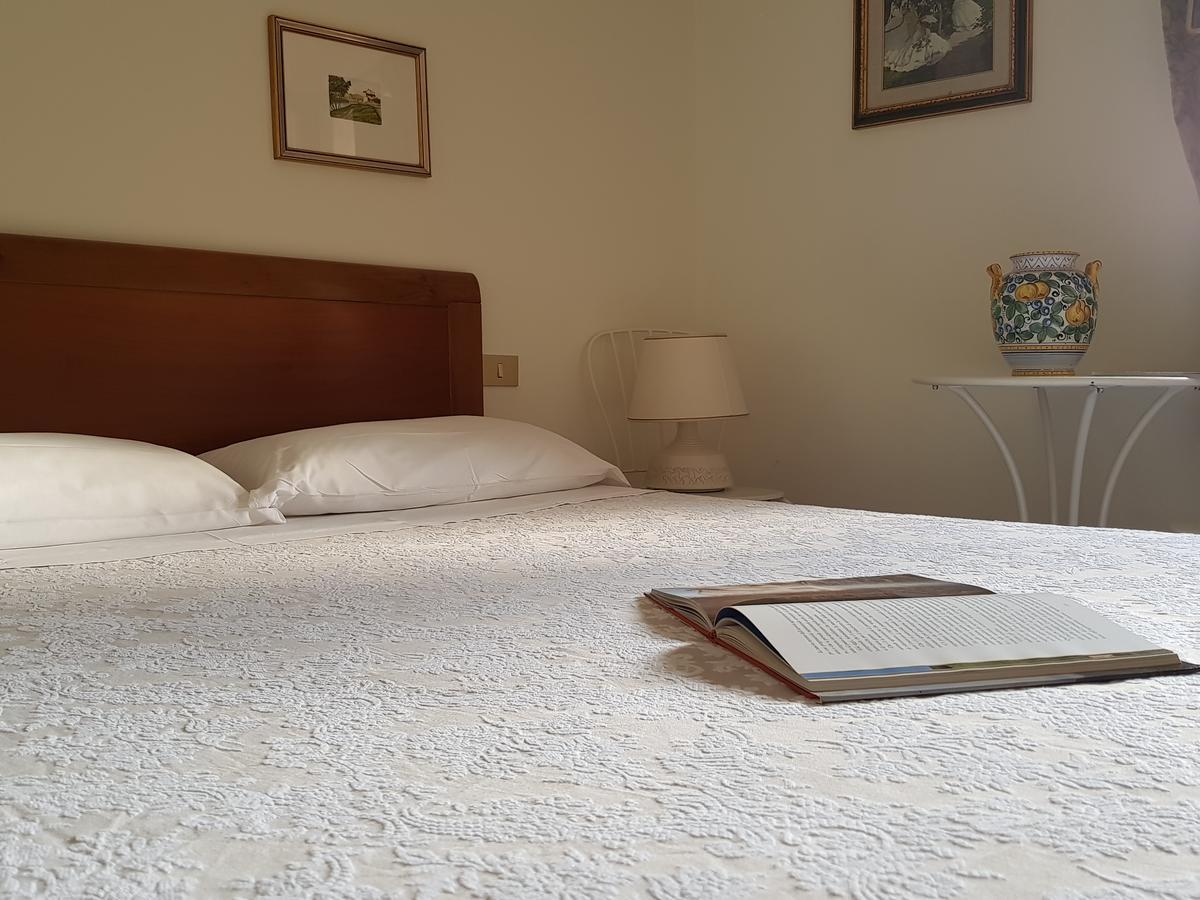 Guest House Il Giardino コッレ・ヴァル・デルザ エクステリア 写真