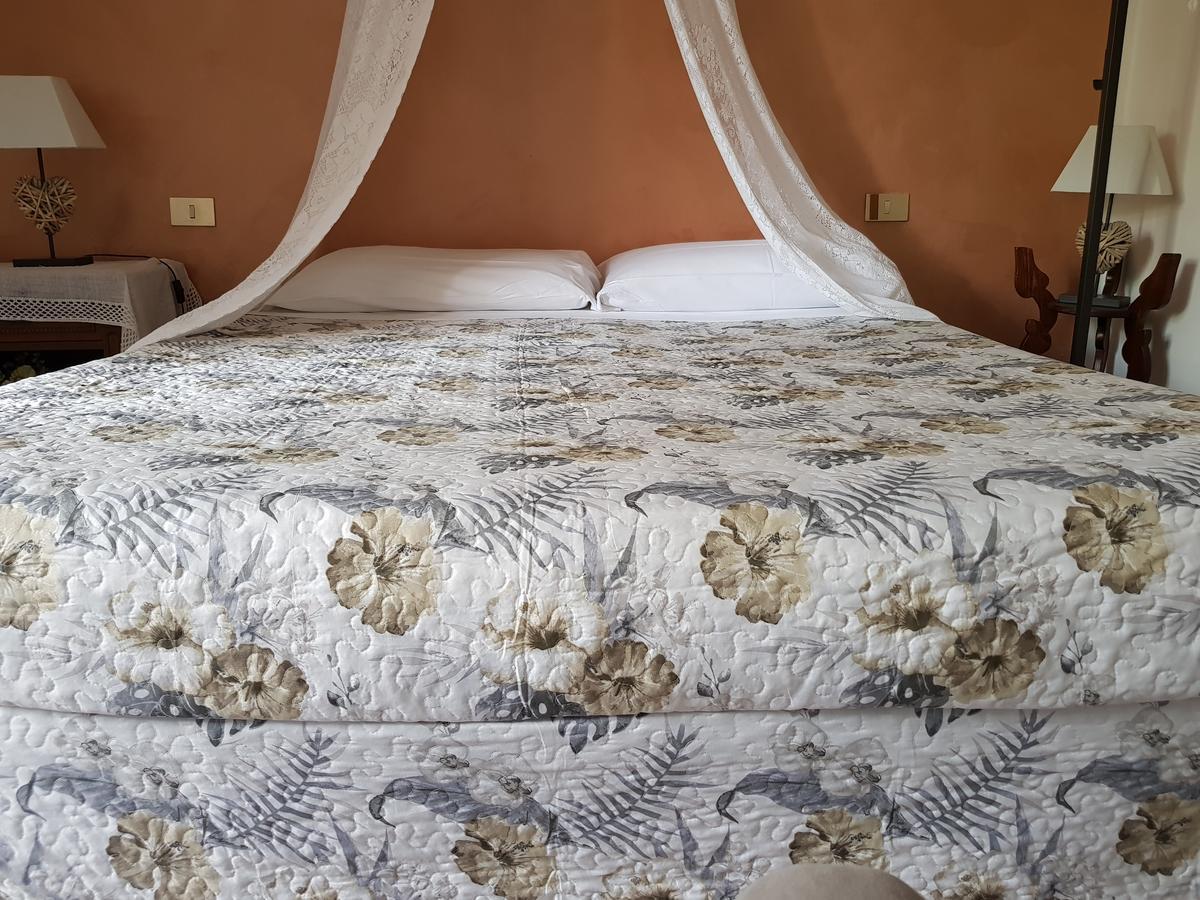 Guest House Il Giardino コッレ・ヴァル・デルザ エクステリア 写真