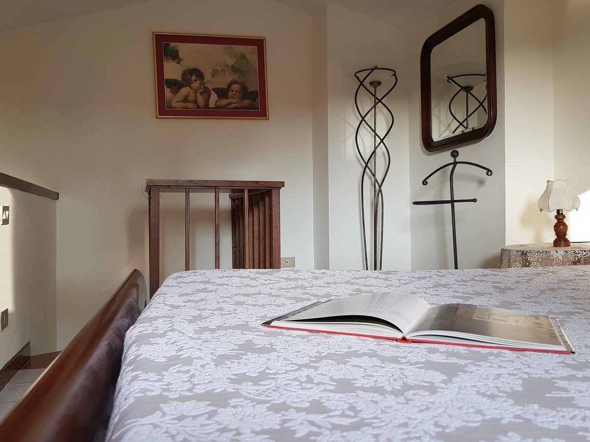 Guest House Il Giardino コッレ・ヴァル・デルザ エクステリア 写真
