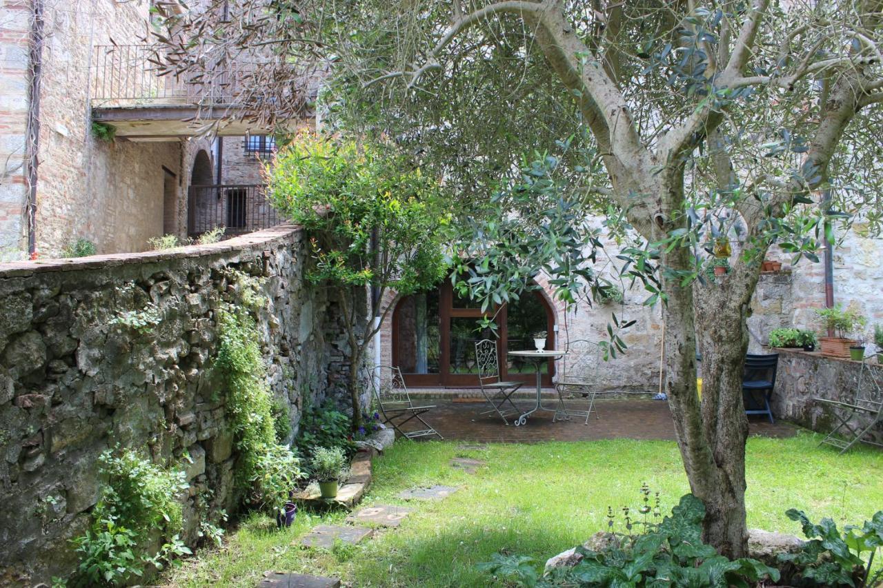 Guest House Il Giardino コッレ・ヴァル・デルザ エクステリア 写真